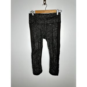 Lululemon Womens Criss Cross Side Braid Cropped Leggings size 6